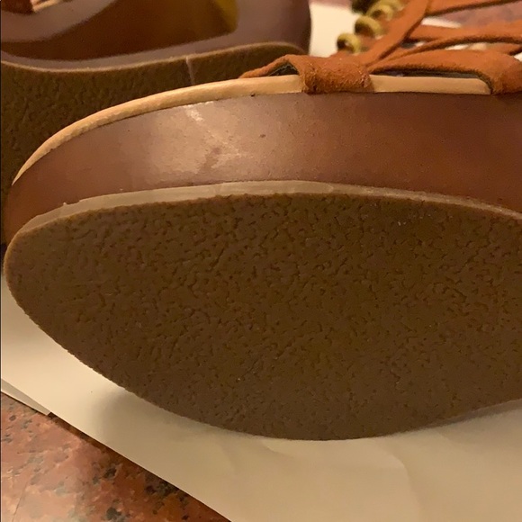 Super flirty wedge with a PEEP hole. NEW - Picture 5 of 11